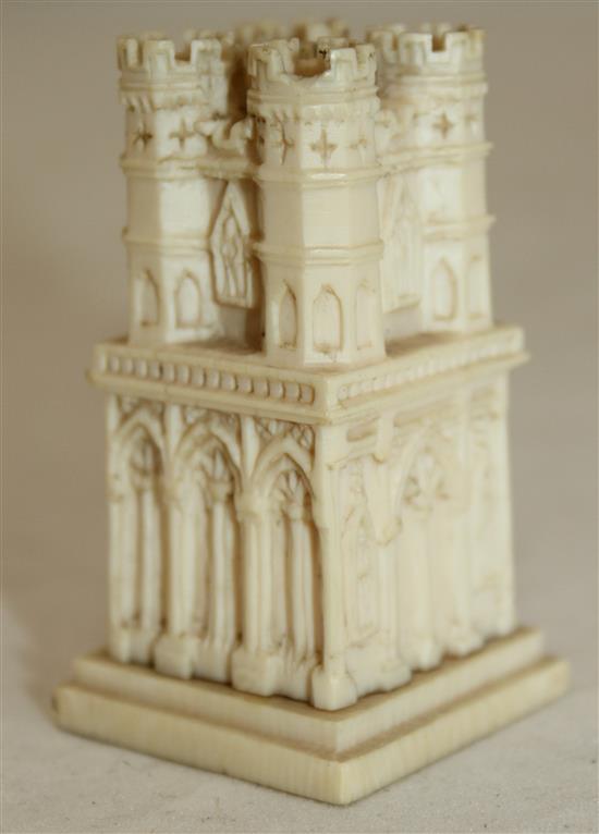 A European ivory castle chess piece, 19th century, 5.9cm